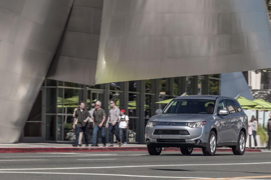  Mitsubishi Outlander 2014 года  (фото 96 из 136)